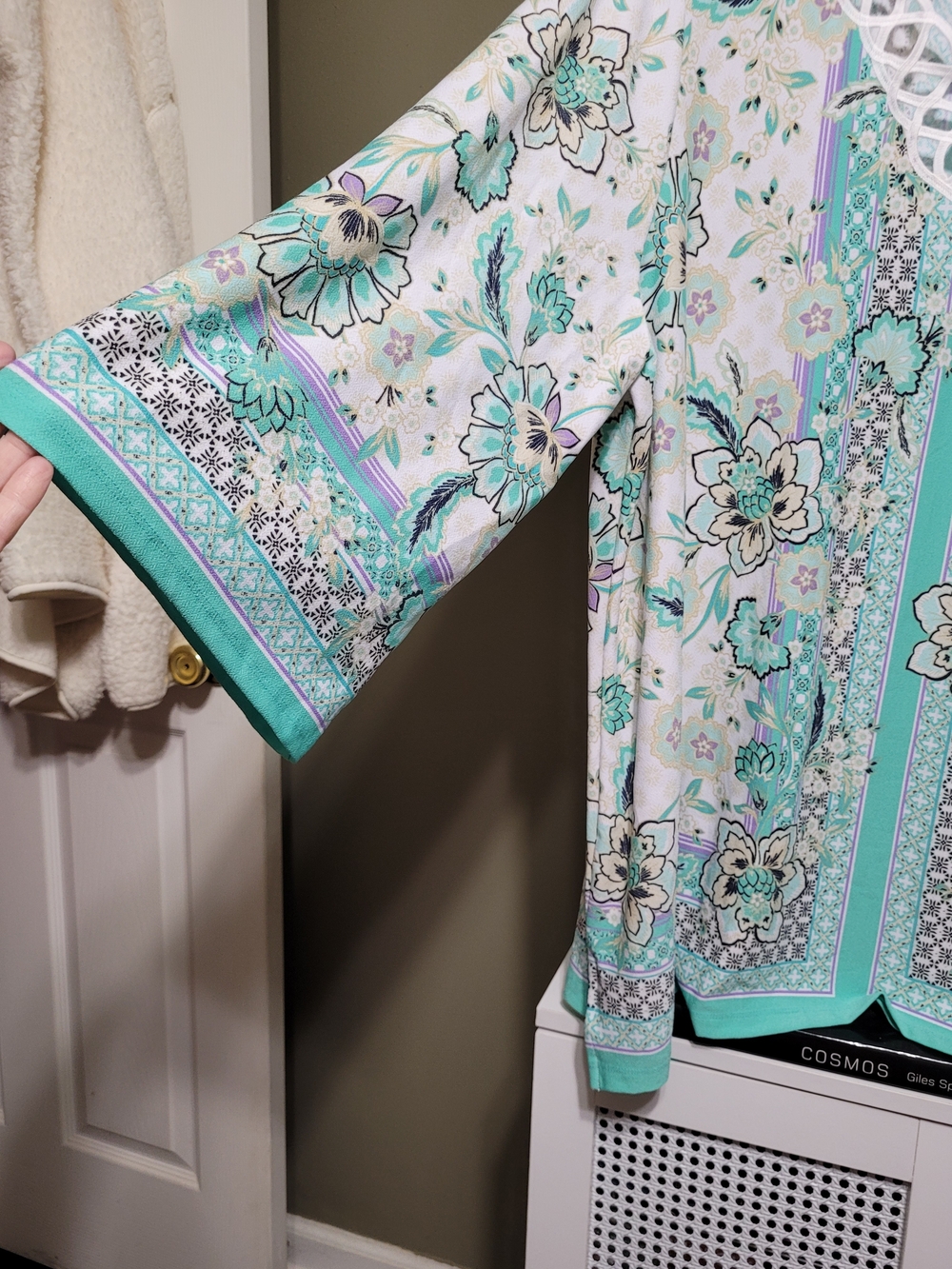 sparrow Women’s Mint Floral Tunic with Lace Neckline - Picture 4 of 5